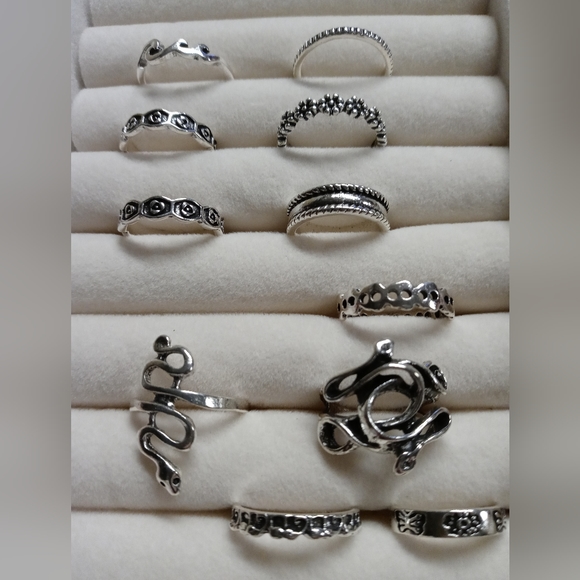 unbranded Jewelry - Silver Y2K Ring Bundle